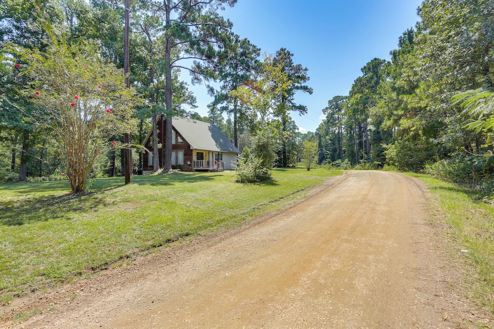 Wraparound Porch: Toledo Bend Reservoir Retreat!