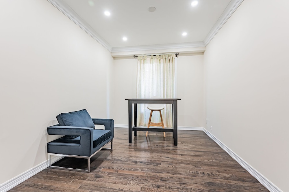 Toronto Vacations - Lady Valentina Boutique Home - Property Image 1