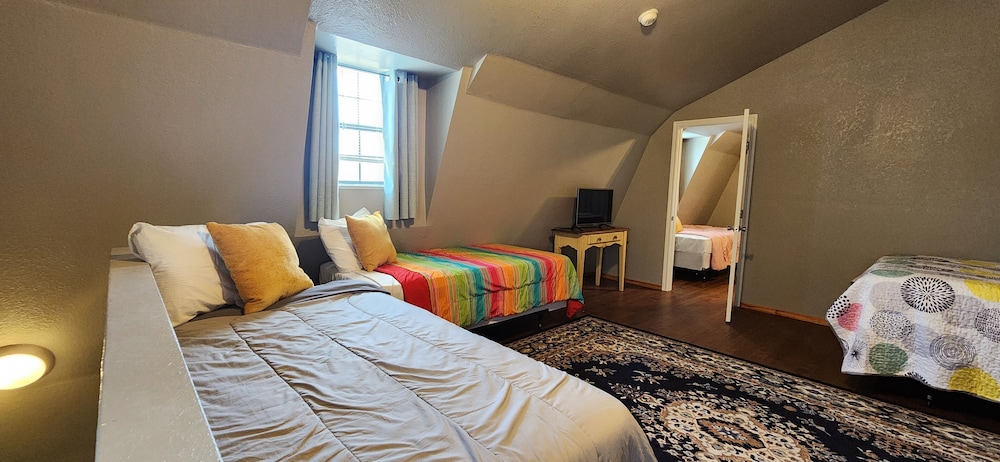 Mendelbaum Winery Guest Cabins
