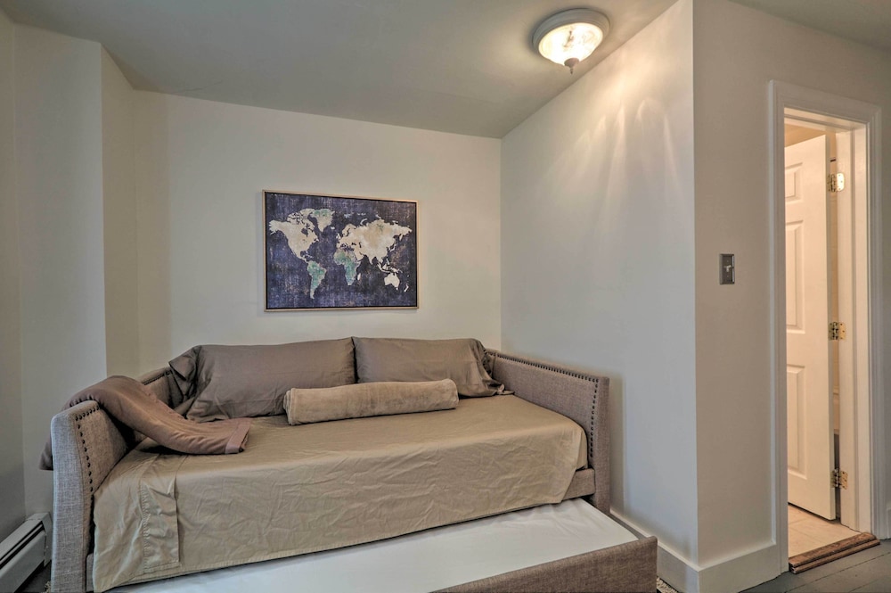 Cozy Lambertville Abode in the Heart of Downtown! view 2