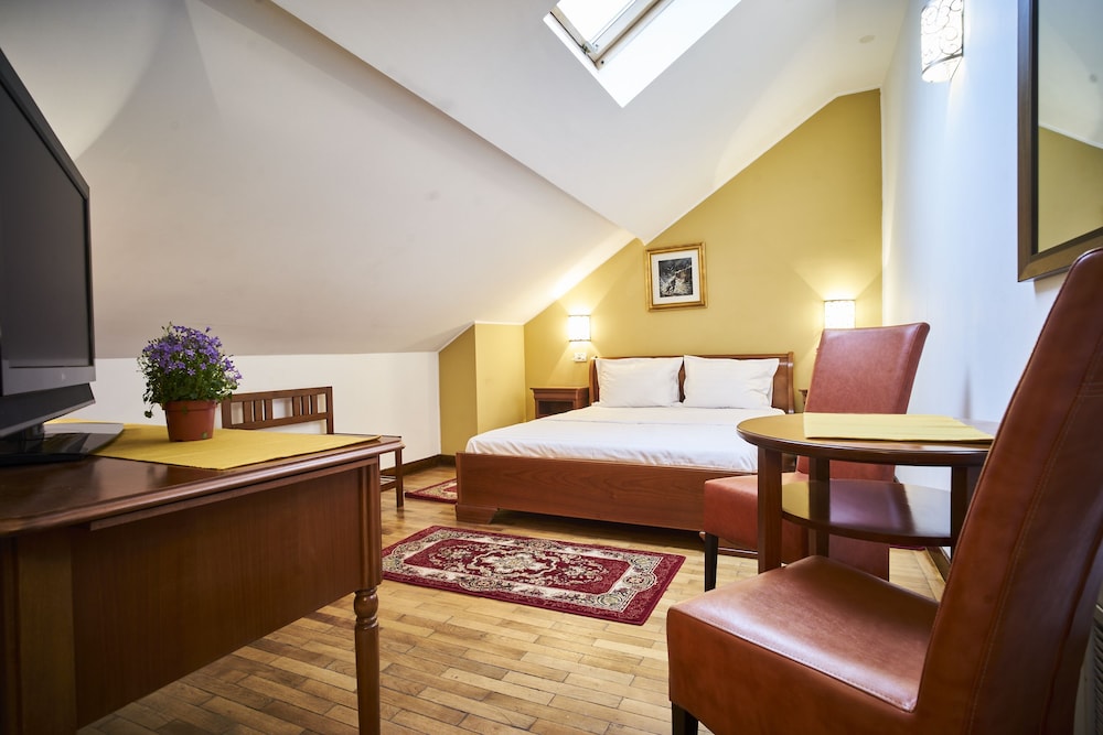 Cozy Attic Room VI view 3