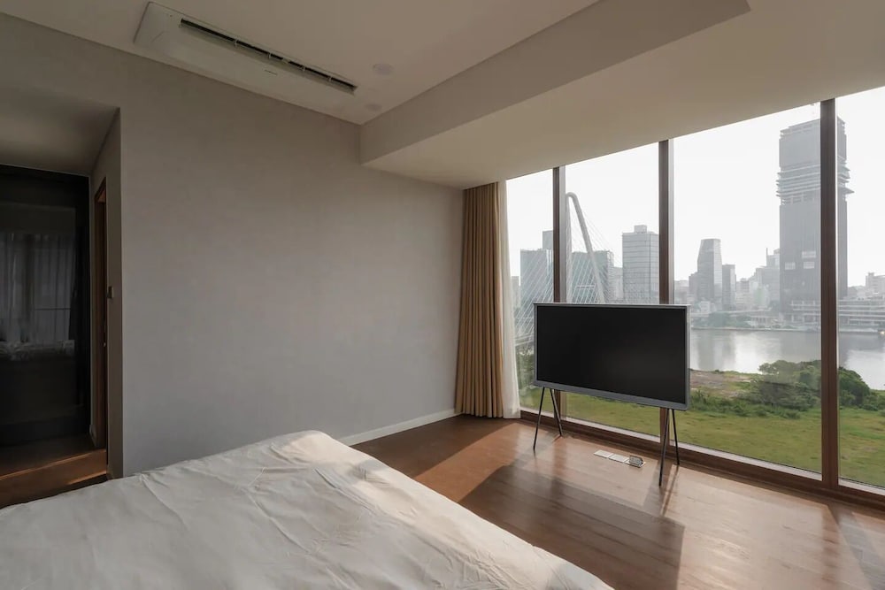The Metropole - Horizon View Riverside