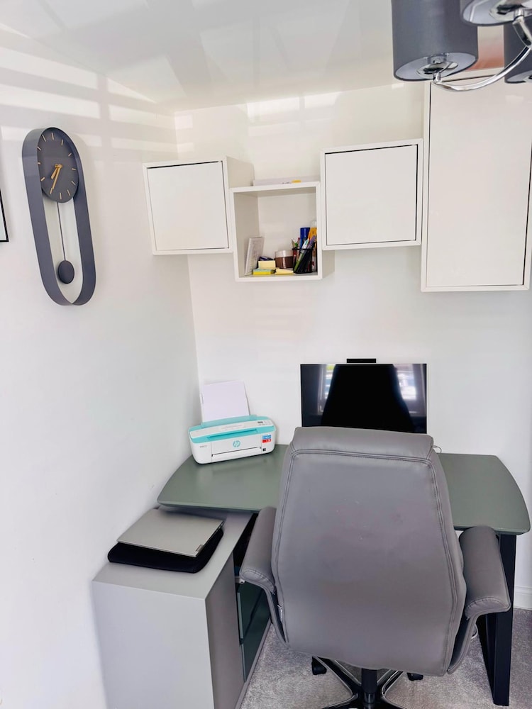 Luxurious Majestic 4 Bedroom- Free Parking