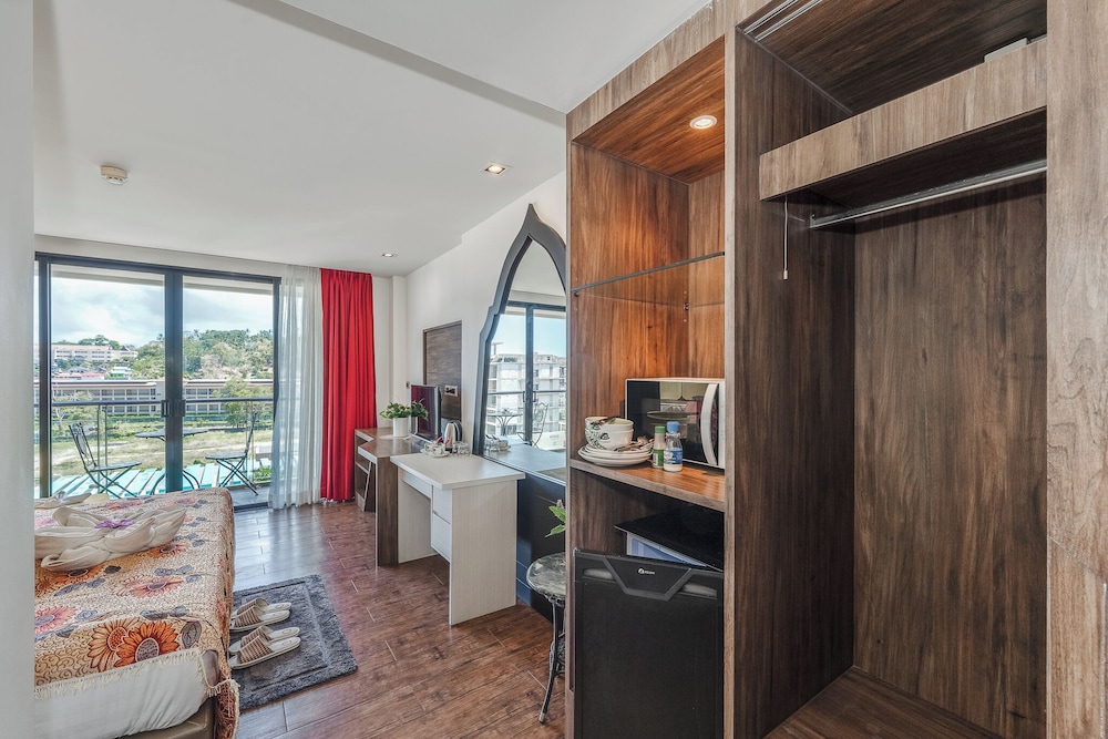 1BR Near Kata Beach Kids Pool C184