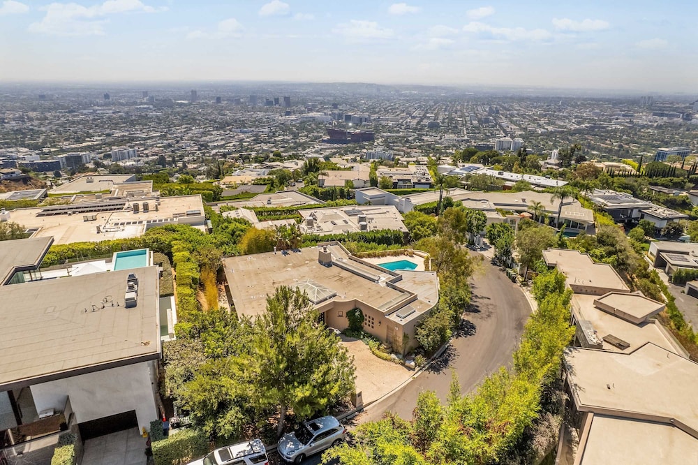 Allura Hollywood Hills LA s Most Incredible Views