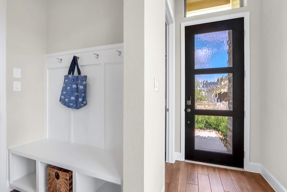 Dakota Cottage - Stay for 10