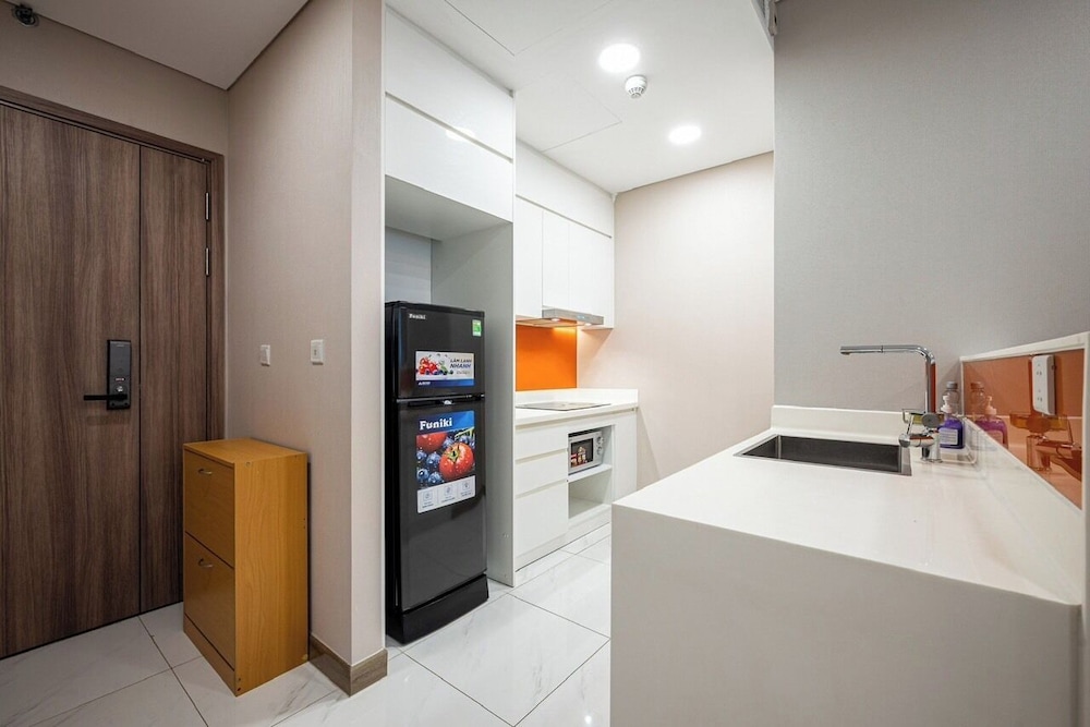 Luxury Sunwah Apartment near Landmark 81 - City View