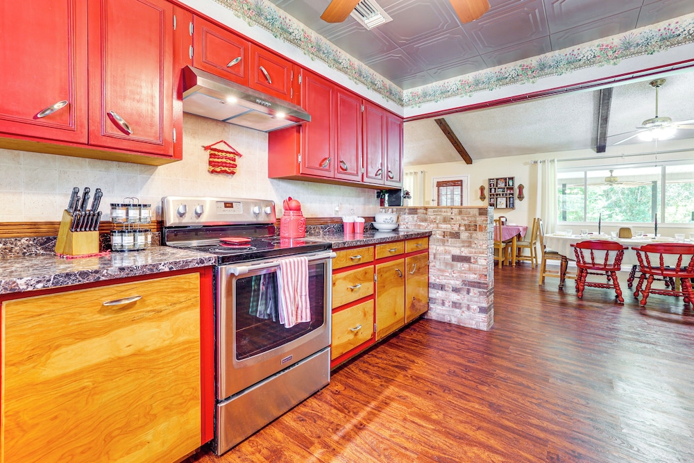 5 Mi to New Braunfels: Family-friendly Retreat