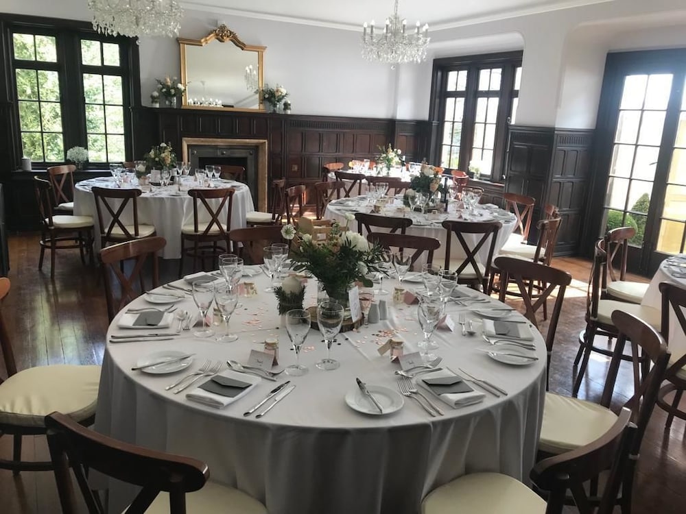 Abbots Oak Manor