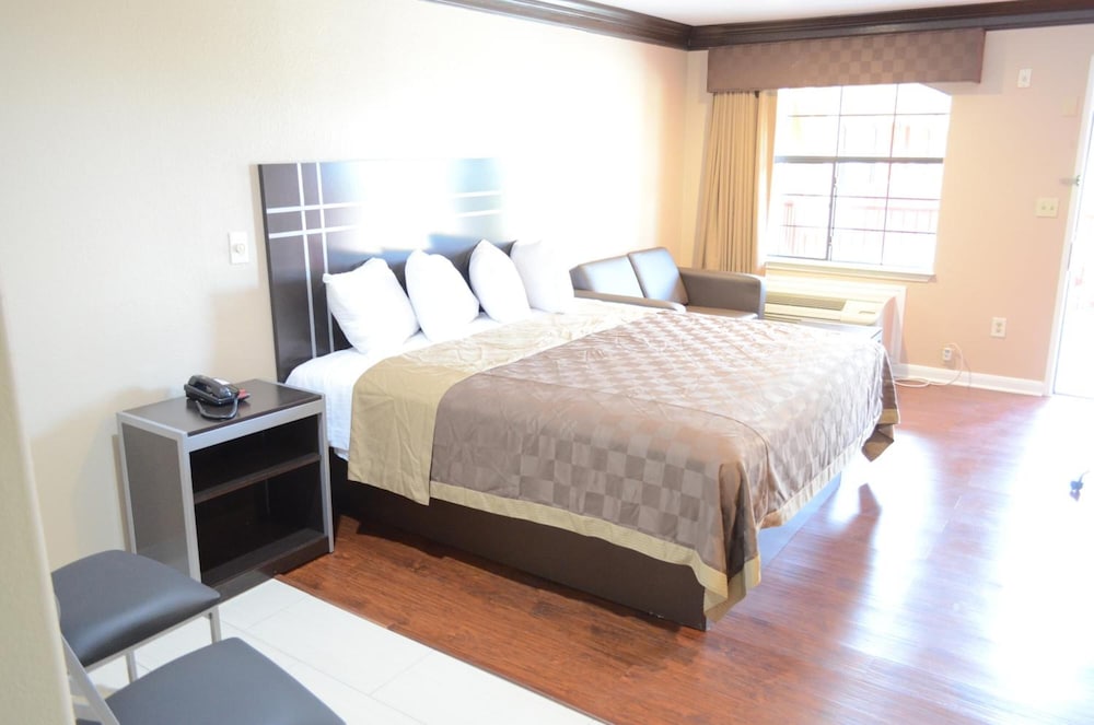 Regency Inn - Property Image 36