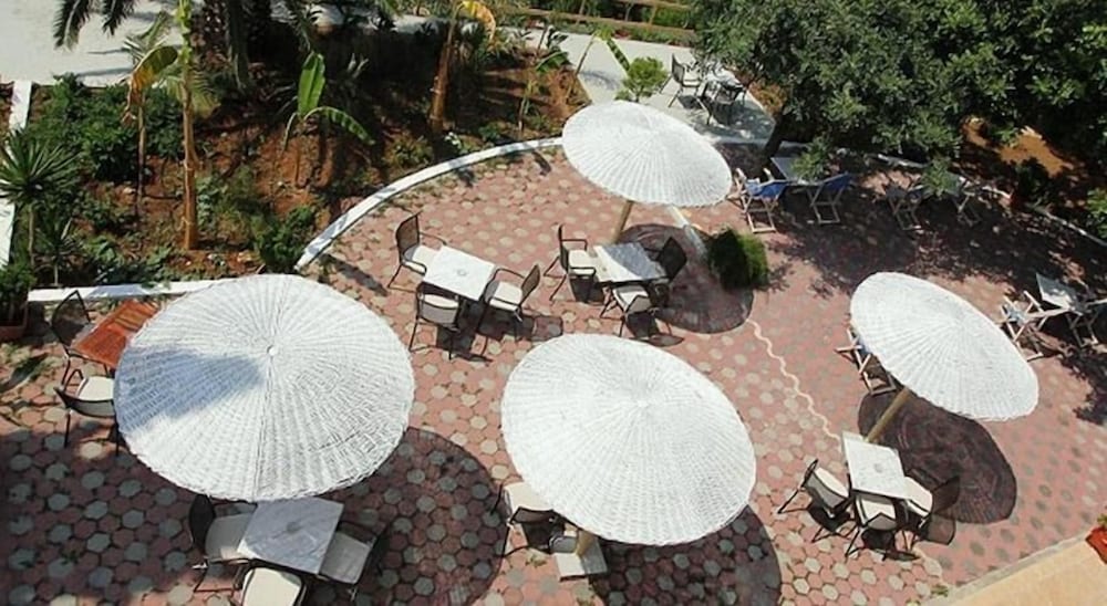 Triton Hotel & Bungalows