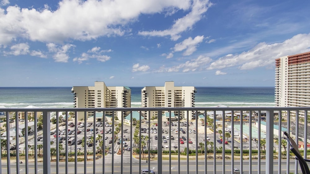 Laketown Wharf 1116