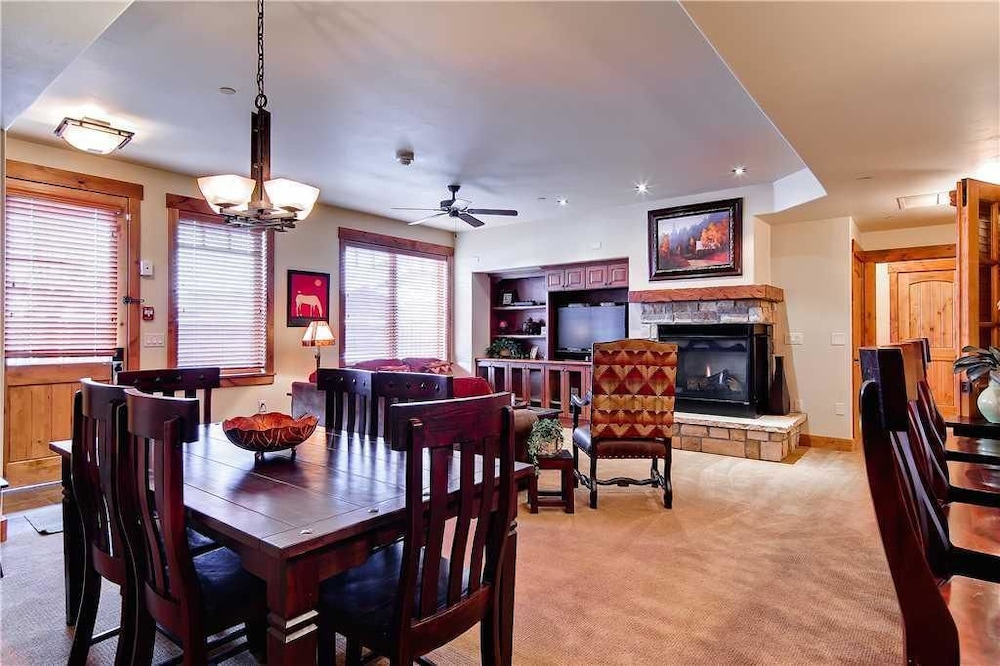 5112 Emerald Lodge, Trappeur's Crossing Apartment 2