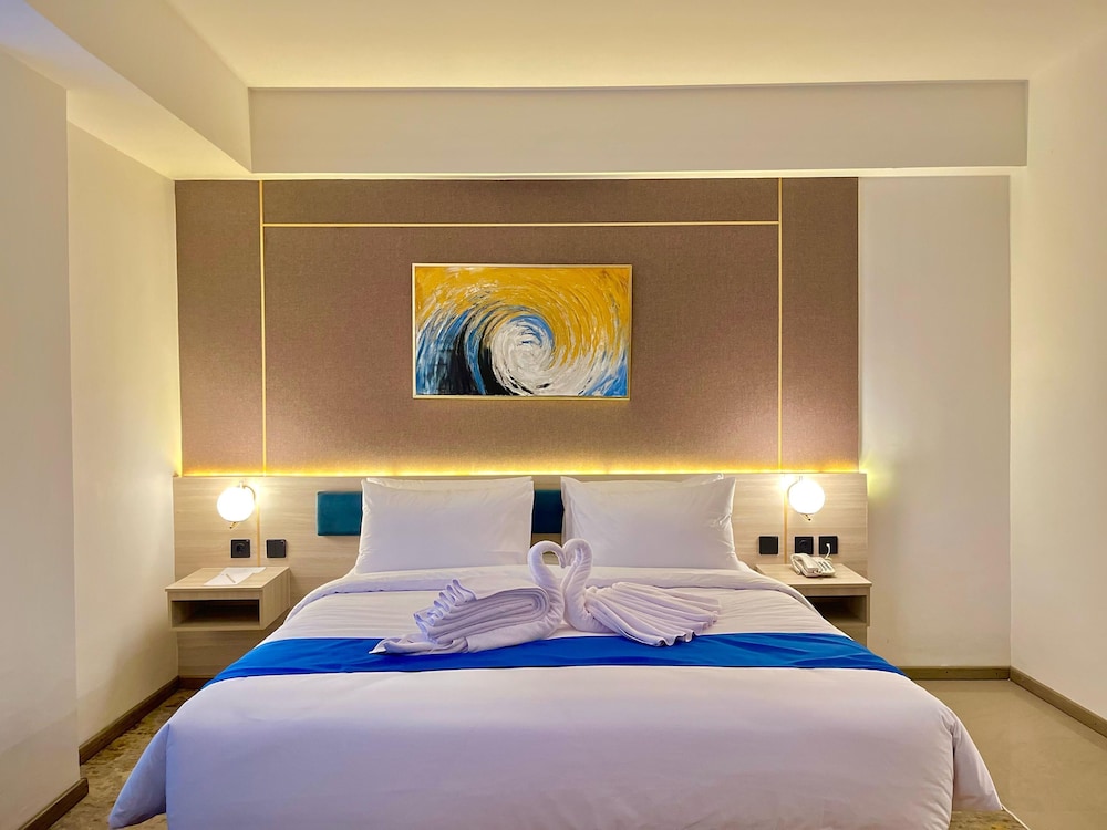 LYNN Hotel Tuban