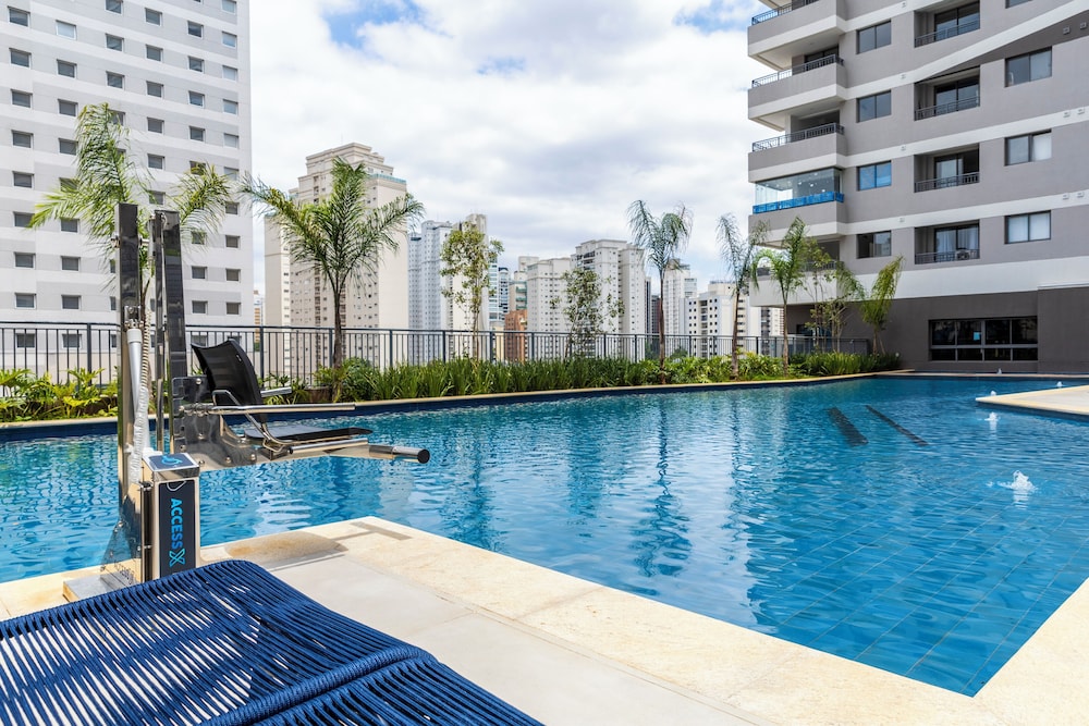 Modern with Air Conditioning and Pool