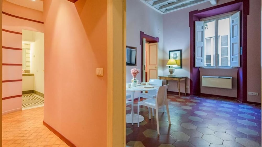 CAMPO DE' FIORI PINKY HOUSE