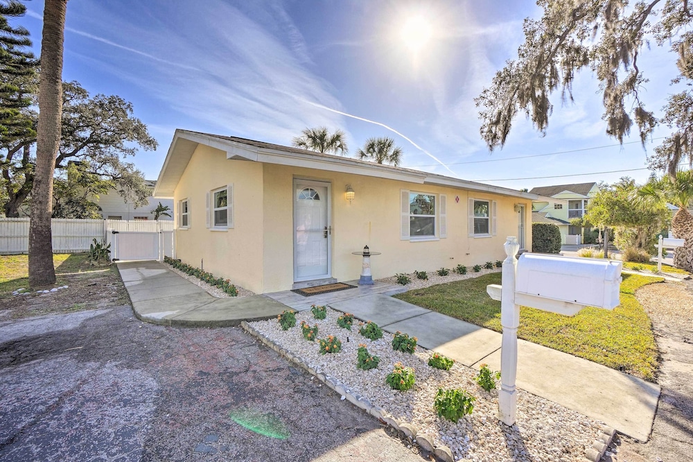 Pet-friendly Dunedin Townhome w/ Private Yard view 5