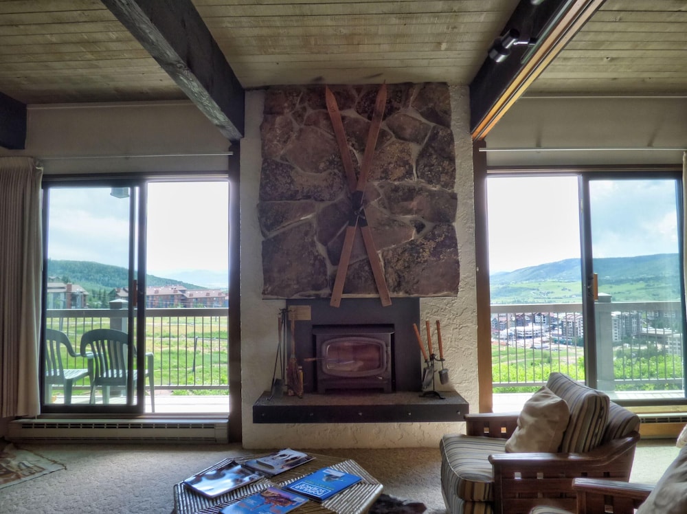 Ski-in/ski-out Mountain Side - Winter Shuttle Wifi Fireplace