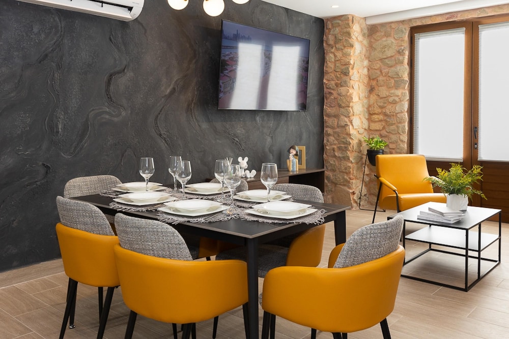 The Danian Condo by Acomodo Casco Viejo