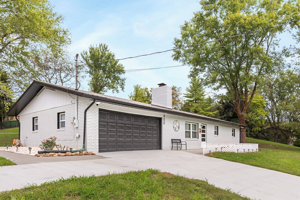 Noir Manor 3BR House