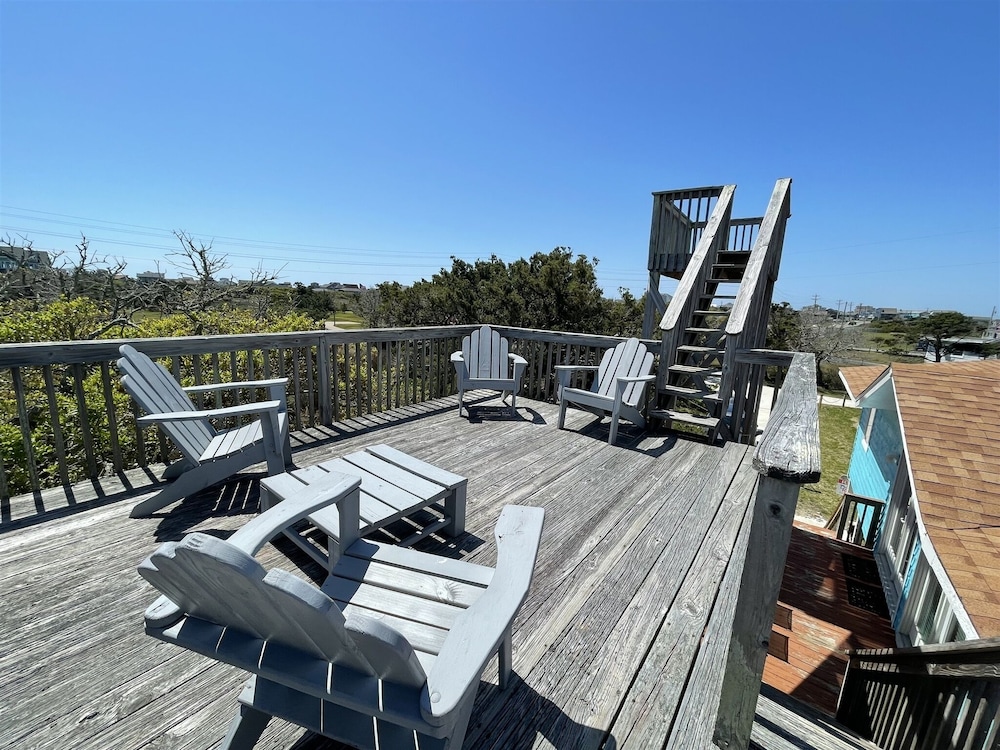 Wild N Wonderful 4 Bedroom Cottage by RedAwning