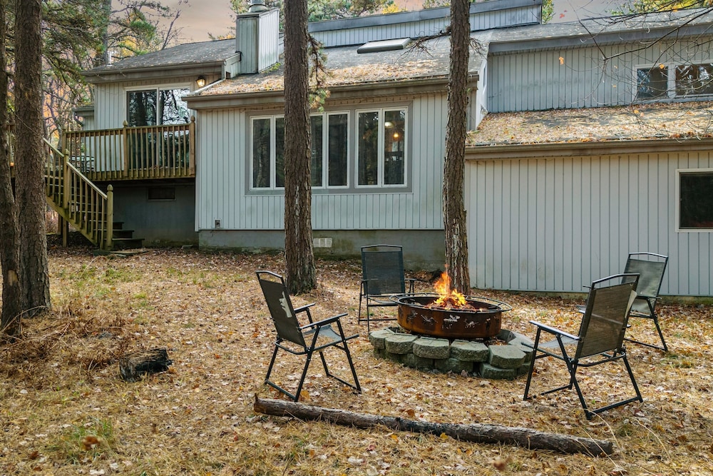Mohegan by Avantstay Private Dock Firepit Community Pool Beach
