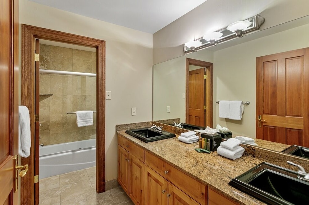 3135 Thistle - 7 Bedroom Private Home 7 Home
