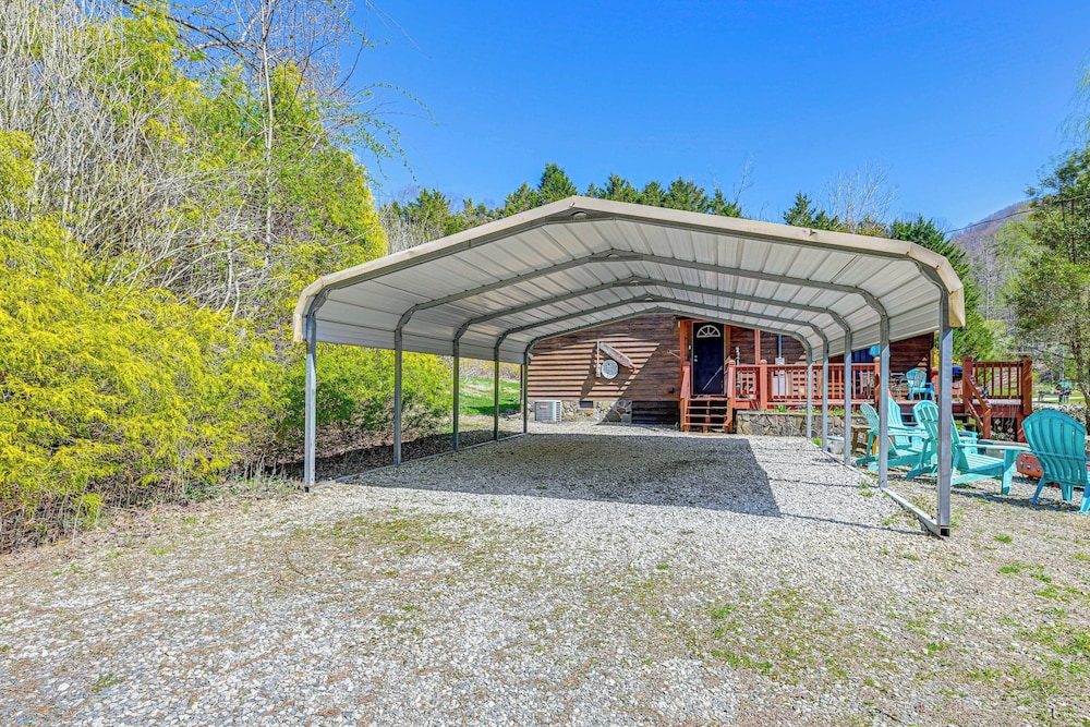 Fire Pit & Decks: Creekside Cabin in Robbinsville
