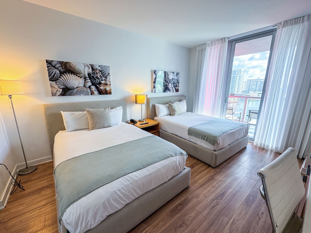 Modern Beachwalk Apt 805