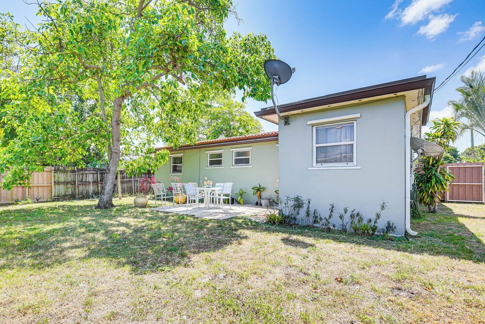 Ft Lauderdale Getaway w/ Yard ~ 4 Mi to Beach! view 5