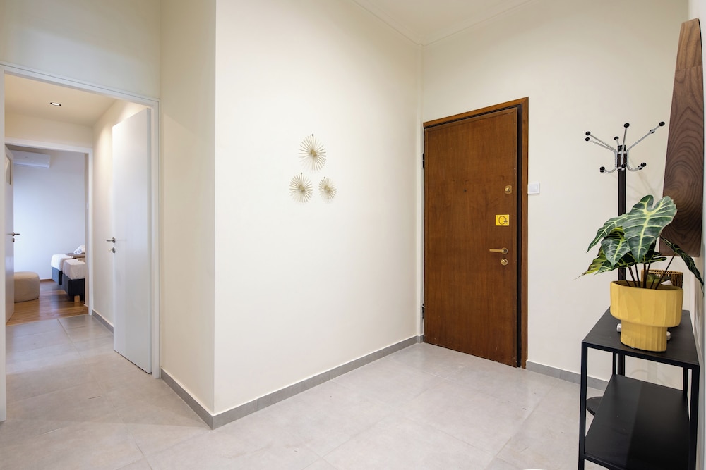 Zephyr 3-Bedroom Apartment in Athens