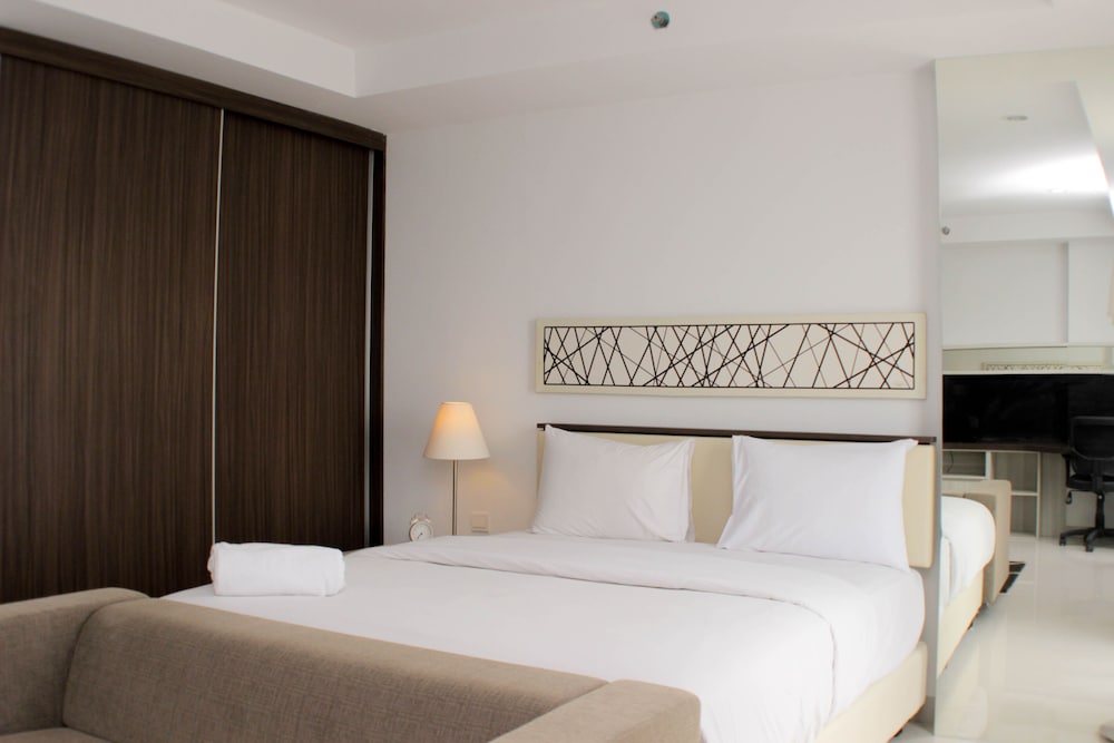 Comfy And Spacious Studio Azalea Suites Apartment view 5