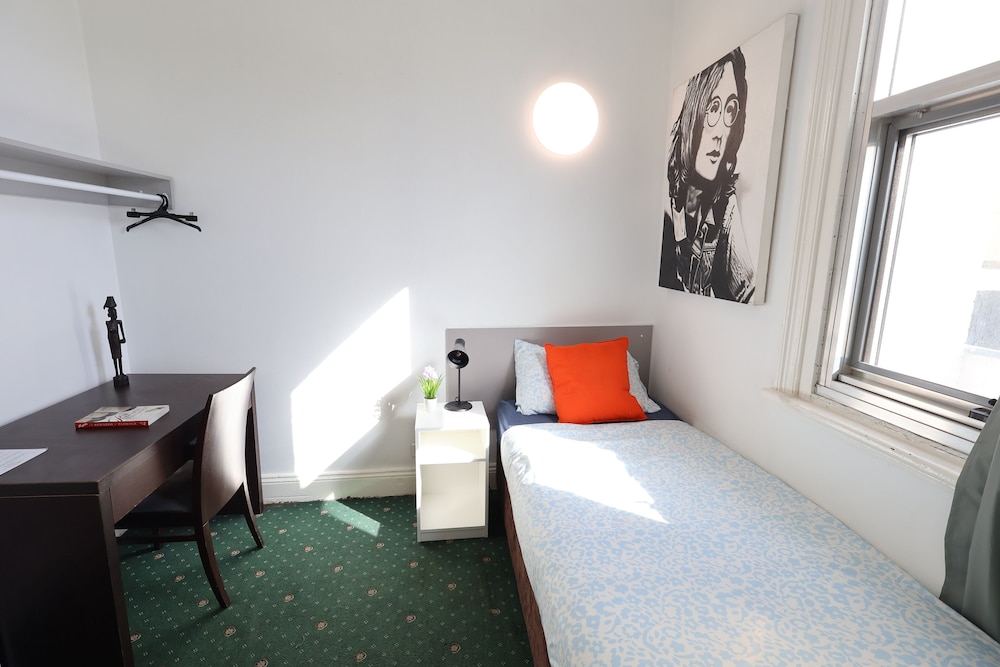 Wallaby Backpackers Hostel Perth - note - Valid passport required to check in