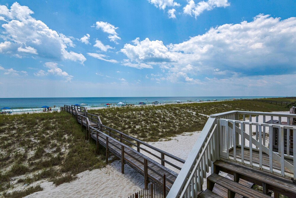 Sea Side 4 Bedroom Townhouse by RedAwning