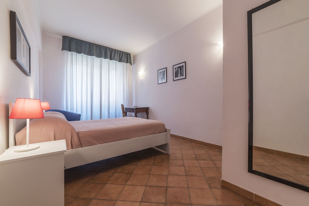 San Lorenzo Roomy Apartment
