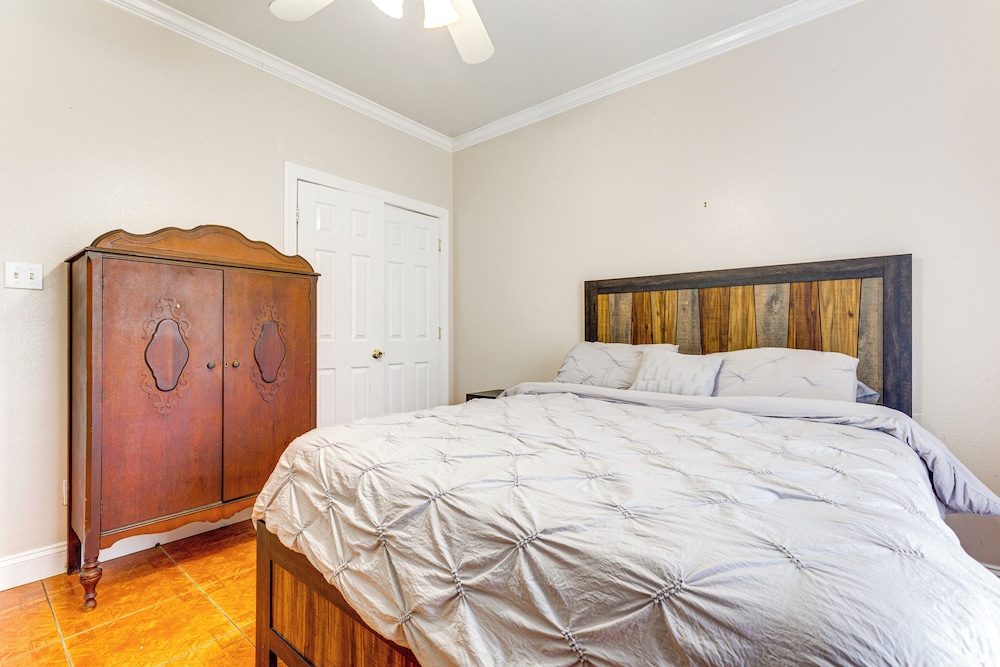 Home w/ Large Yard + Pond On-site: 15 Mi to Biloxi