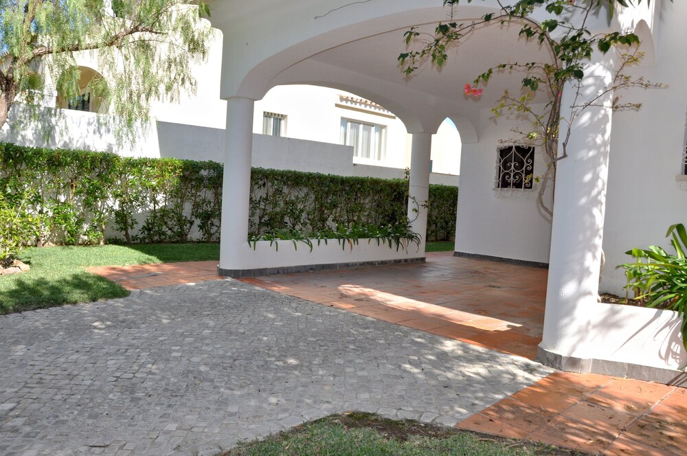 Old Village Area, Your Perfect Vilamoura Getaway, Private Pool, AC & Wifi