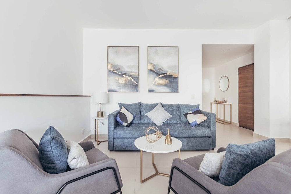Cozy 2BR House 2 min to the Beach - Pool - Terrace