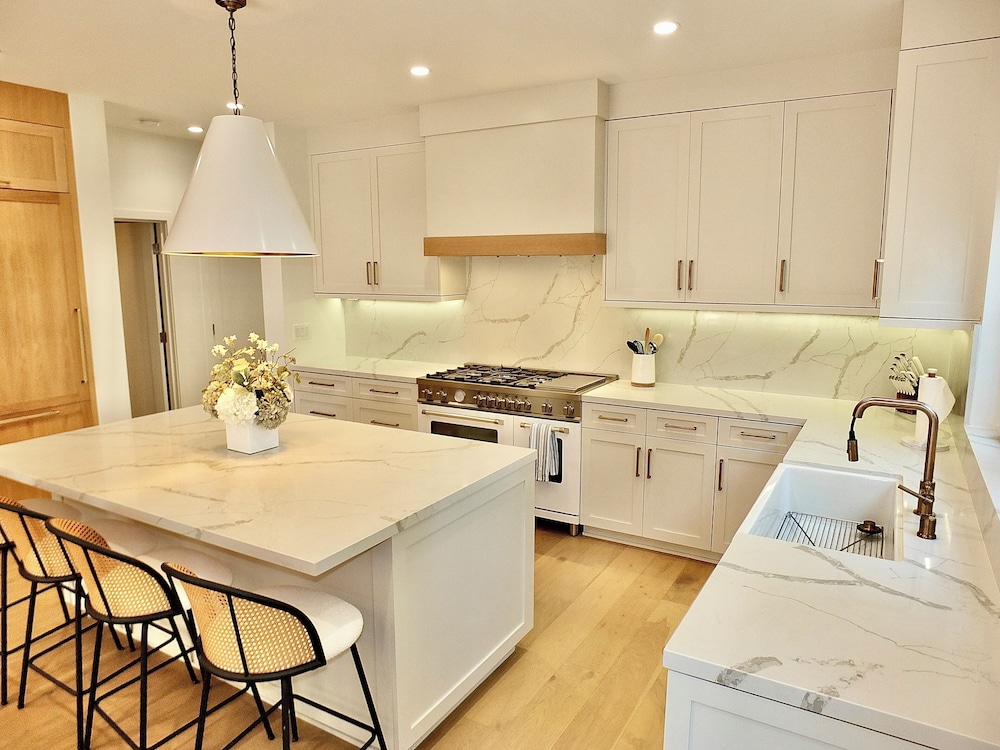 Beach Paradise Stunning 3-story in Long Beach!