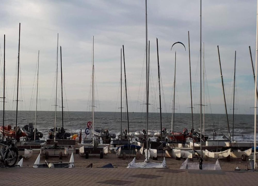 Apt by Duinbergen Beach