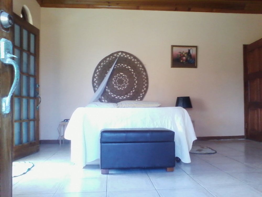 Dolphin Bay Yoga Guest House - Property Image 4