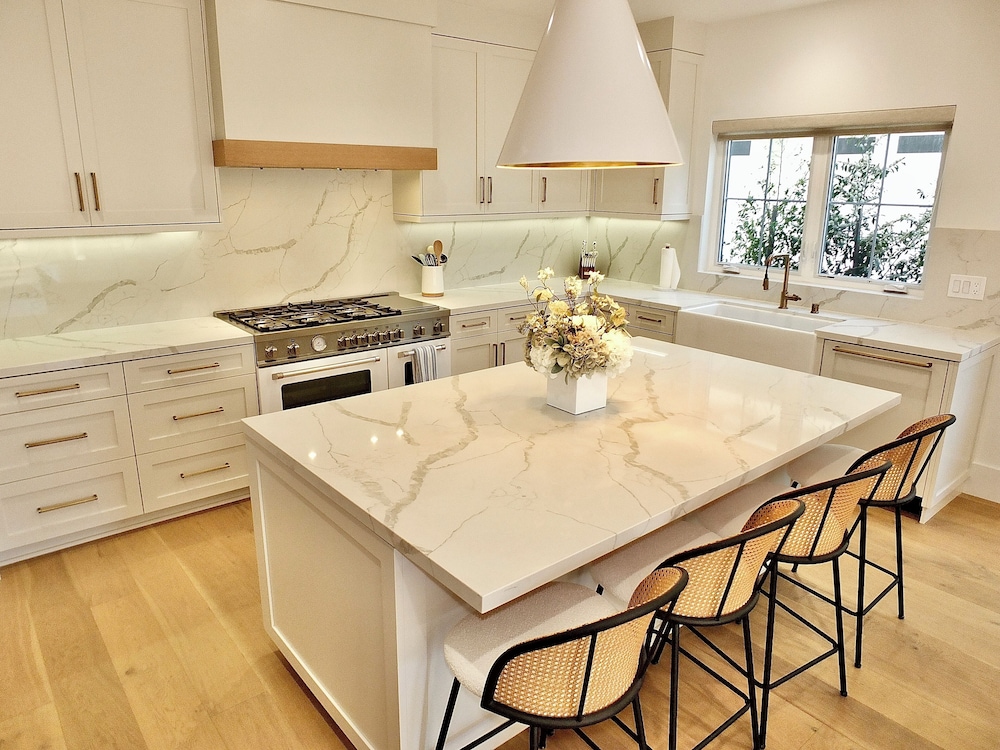 Beach Paradise Stunning 3-story in Long Beach!