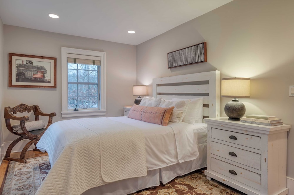 Secluded Berkshires Estate + Private Pond/pool,theater, Gym Sunny Pond