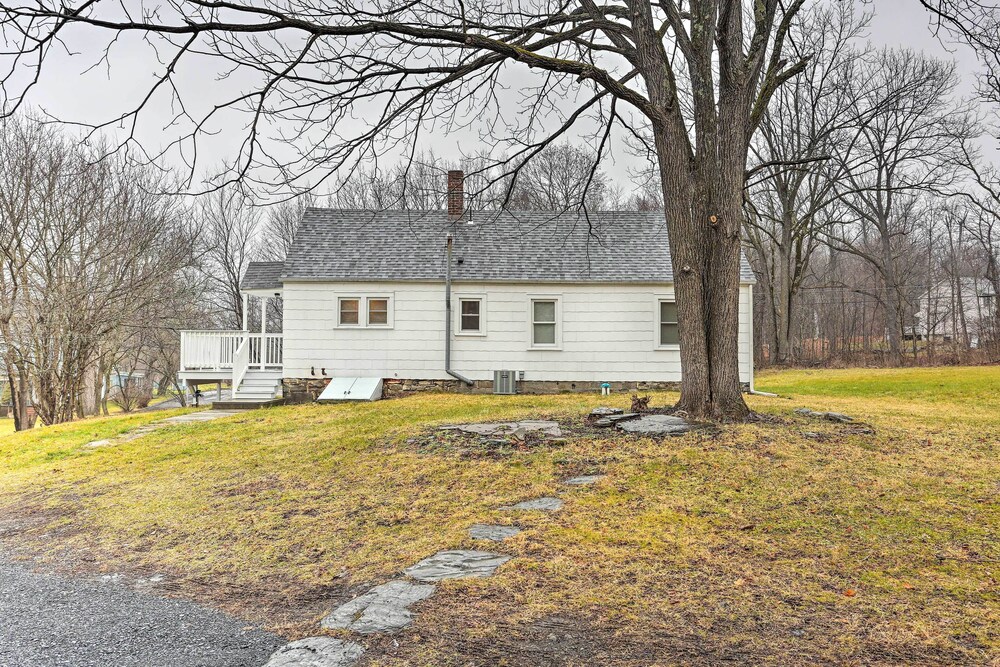 Cozy Campbell Hall Getaway w/ Porch! view 3