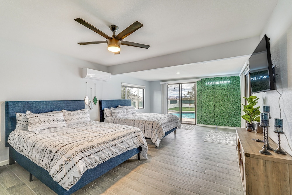 Sunny Arizona Oasis w/ Views - 2 Mi to Lake Havasu