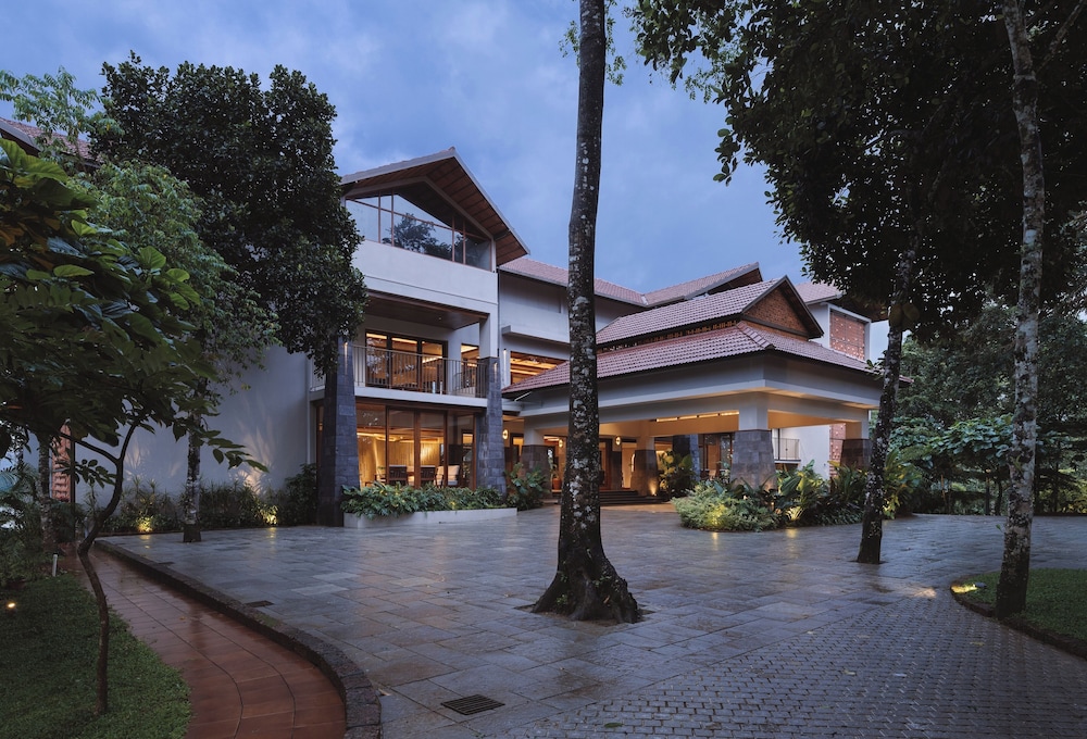 Sterling Lontano Waterfront Wayanad view 5