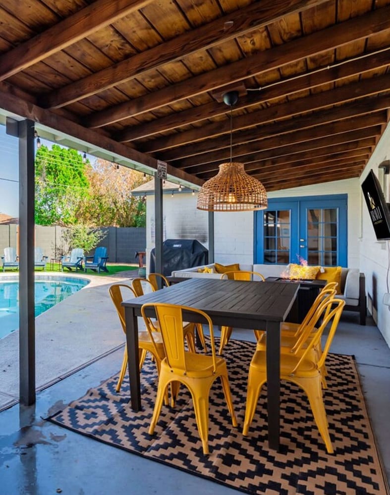 Desert Diamond Oasis Private Pool Bar Games