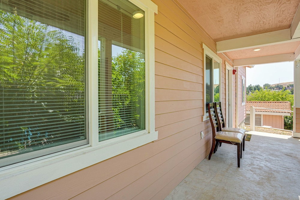 Quaint Concord Home w/ Covered Porch: Near Hiking