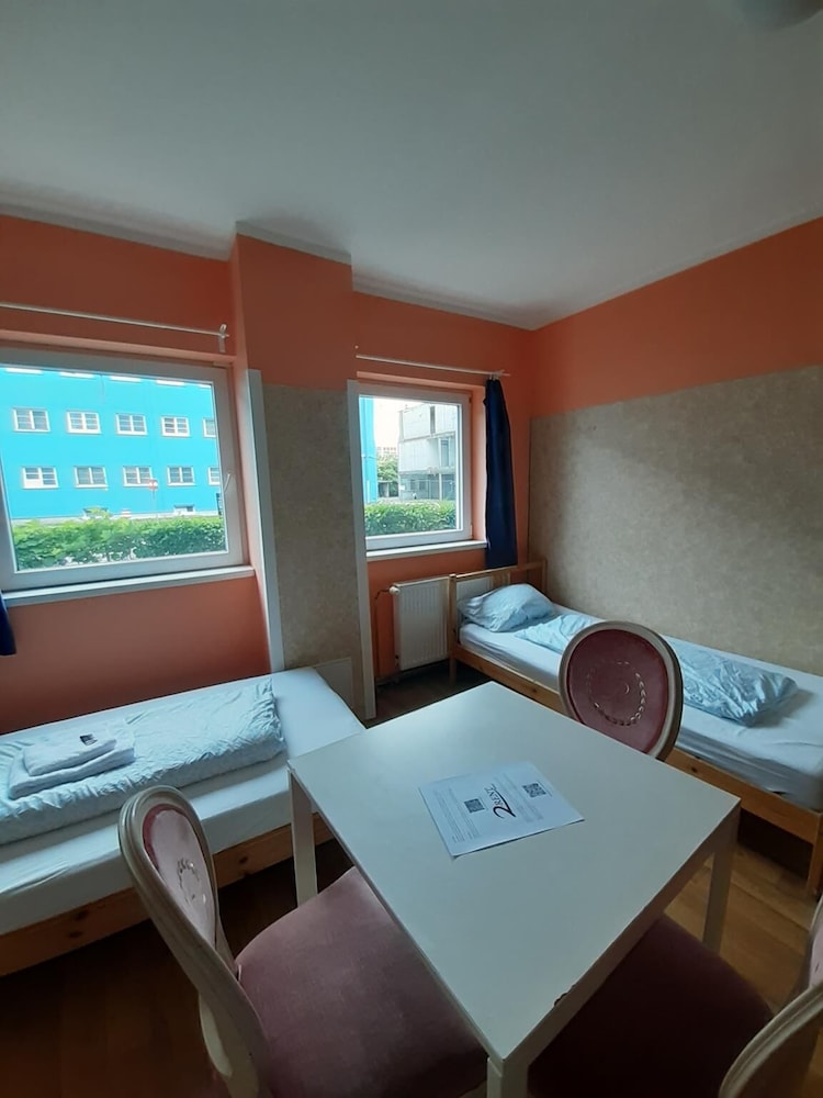 2-Rent Group Hostel Rooms&Apartments TUB19A
