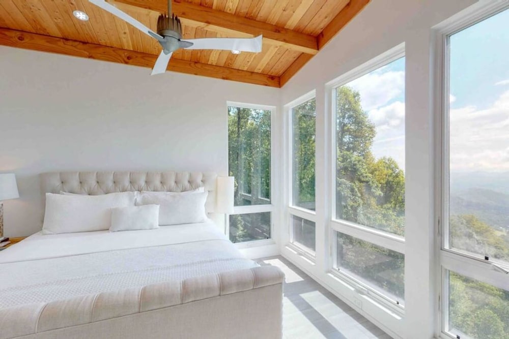 Sky-high Mountain Luxury w Jaw Dropping Views